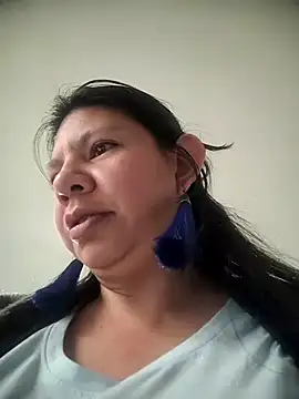 Snapshot of kinky_momm chatting on 10/31/25, 01:34 kinky momm online show from 10/31/25, 01:34