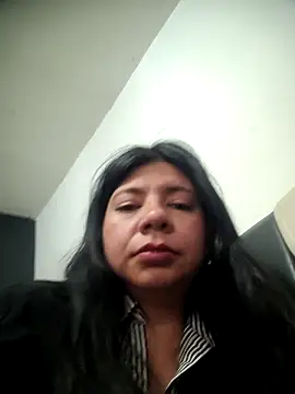 Snapshot of kinky_momm chatting on 11/20/25, 03:01 kinky momm online show from 11/20/25, 03:01