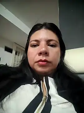 Snapshot of kinky_momm chatting on 01/14/26, 04:12 kinky momm online show from 01/14/26, 04:12