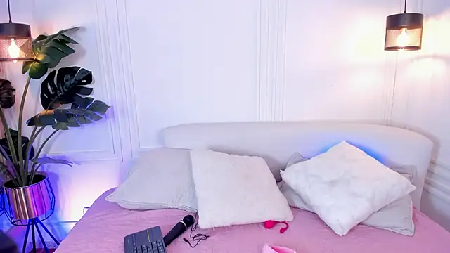 Dafne Hillss online show from 11/10/25, 01:43