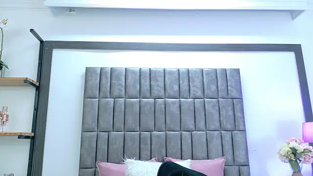 Skyler Fox  online show from 04/10/26, 07:40