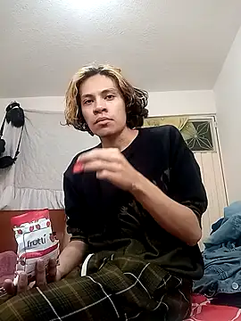 Snapshot of kittymutant99 chatting on 11/04/25, 06:18 kittymutant99 online show from 11/04/25, 06:18