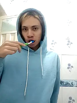 Snapshot of kittymutant99 chatting on 11/12/25, 05:57 kittymutant99 online show from 11/12/25, 05:57