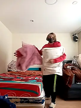 Snapshot of kittymutant99 chatting on 12/01/25, 05:29 kittymutant99 online show from 12/01/25, 05:29