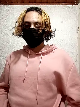 Snapshot of kittymutant99 chatting on 12/04/25, 08:06 kittymutant99 online show from 12/04/25, 08:06