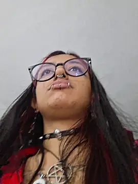 Snapshot of carolinerue chatting on 04/25/26, 04:37 carolinerue online show from 04/25/26, 04:37