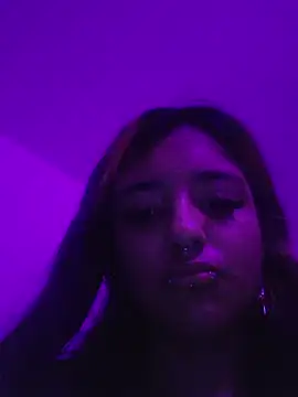 Snapshot of carolinerue chatting on 05/04/26, 04:52 carolinerue online show from 05/04/26, 04:52