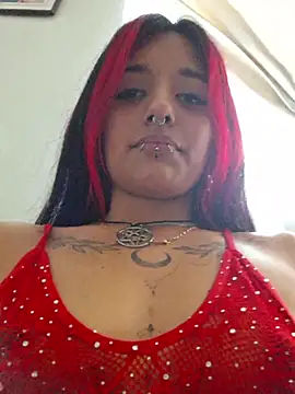 Snapshot of carolinerue chatting on 05/22/26, 10:15 carolinerue online show from 05/22/26, 10:15