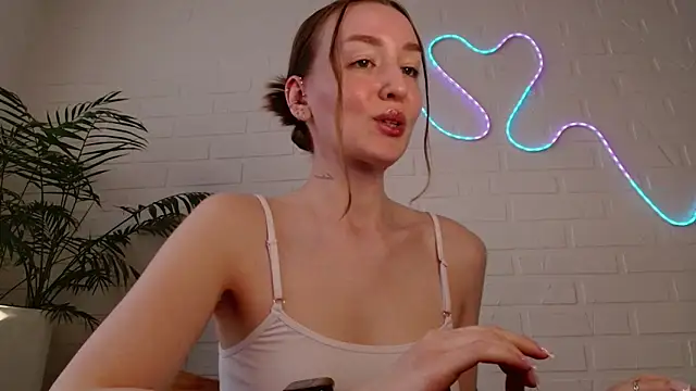 WhitePrincessLuna online show from 04/24/26, 02:08