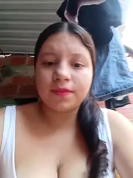 Snapshot of Shell_Latina chatting on 10/23/25, 01:21 Shell Latina online show from 10/23/25, 01:21