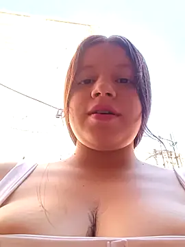 Snapshot of Shell_Latina chatting on 10/28/25, 01:47 Shell Latina online show from 10/28/25, 01:47