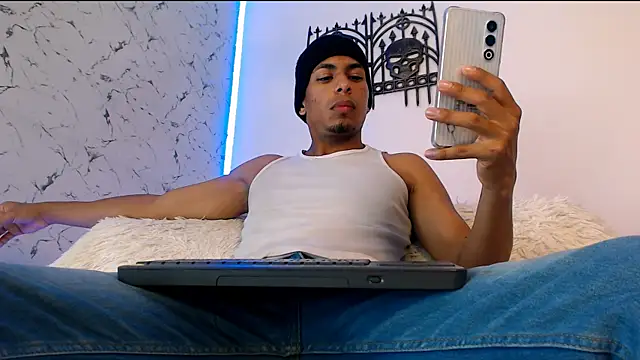 lorian vikel online show from 10/21/25, 09:26