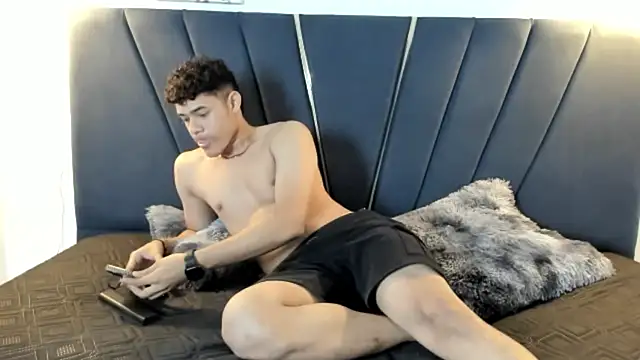 Snapshot of ryan_cum23 chatting on 09/16/25, 01:17 ryan cum23 online show from 09/16/25, 01:17