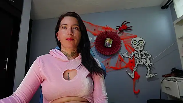 iriss cardenas online show from 10/28/25, 11:25