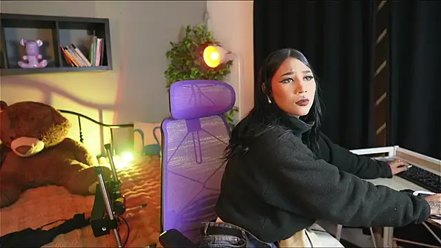 Anaya olyx online show from 10/11/25, 05:28