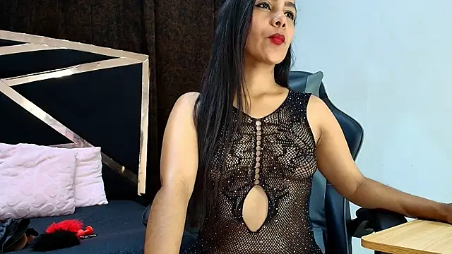 Snapshot of luna_brown7 chatting on 10/12/25, 05:06 luna brown7 online show from 10/12/25, 05:06