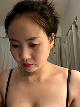 wly2028 online show from 10/18/25, 12:06