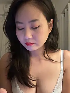 wly2028 online show from 10/30/25, 01:01