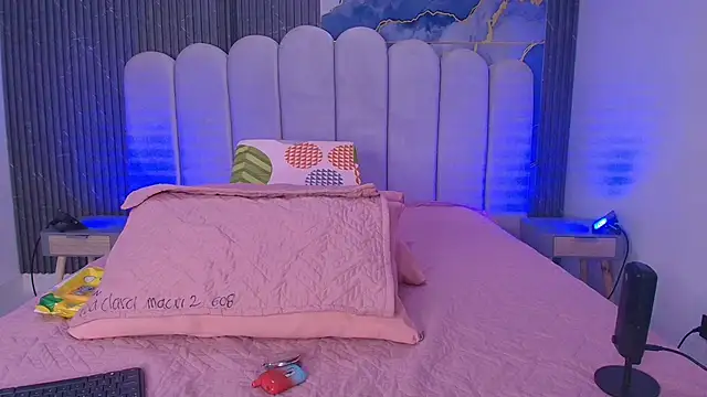 abbyrouss  online show from 12/20/25, 03:13