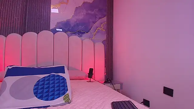 abbyrouss  online show from 04/15/26, 03:13