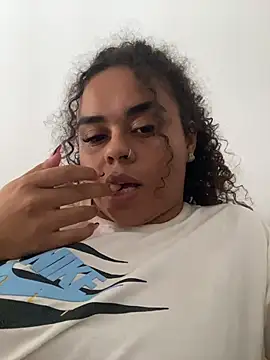 Snapshot of ___seusegredo chatting on 02/10/26, 03:27 seusegredo online show from 02/10/26, 03:27