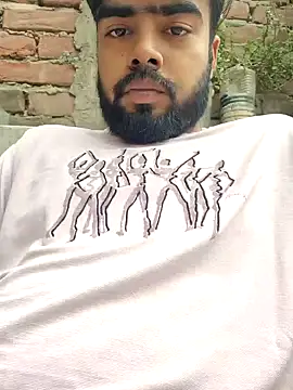 soniriyaa010101 online show from 10/26/25, 09:26