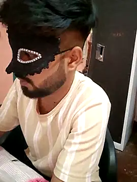 soniriyaa010101 online show from 03/12/26, 08:37