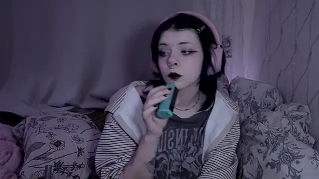 Snapshot of Alice_Zev chatting on 04/10/26, 12:16 Alice Zev online show from 04/10/26, 12:16