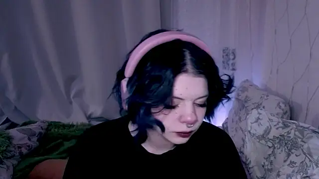 Snapshot of Alice_Zev chatting on 04/12/26, 01:10 Alice Zev online show from 04/12/26, 01:10