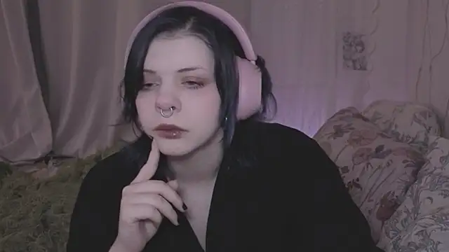 Snapshot of Alice_Zev chatting on 04/15/26, 12:28 Alice Zev online show from 04/15/26, 12:28