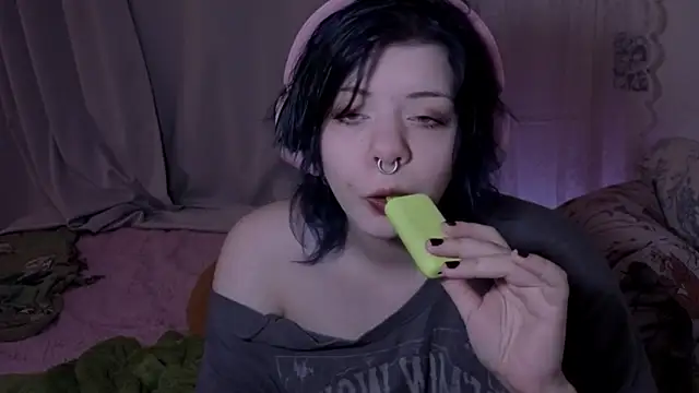 Snapshot of Alice_Zev chatting on 04/16/26, 12:22 Alice Zev online show from 04/16/26, 12:22