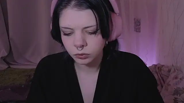 Snapshot of Alice_Zev chatting on 04/18/26, 12:36 Alice Zev online show from 04/18/26, 12:36
