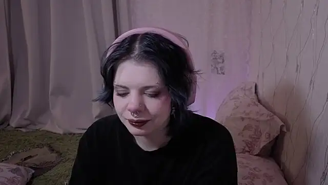 Snapshot of Alice_Zev chatting on 04/21/26, 01:07 Alice Zev online show from 04/21/26, 01:07