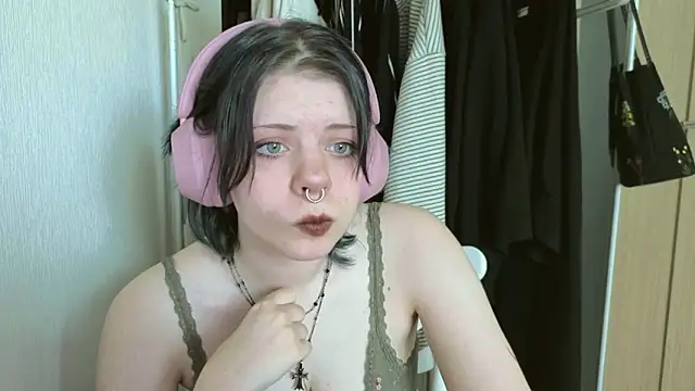 Snapshot of Alice_Zev chatting on 05/10/26, 01:05 Alice Zev online show from 05/10/26, 01:05
