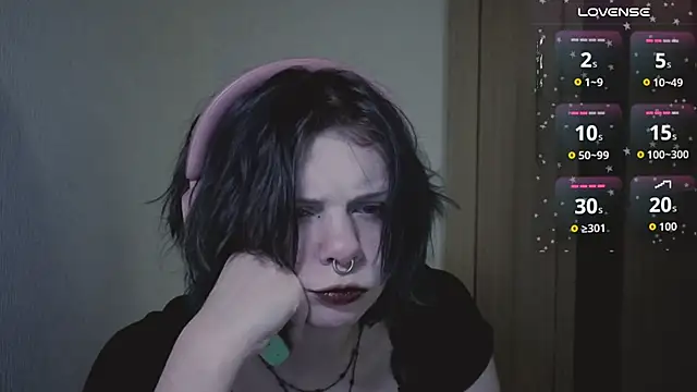 Snapshot of Alice_Zev chatting on 06/25/26, 11:20 Alice Zev online show from 06/25/26, 11:20