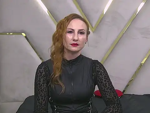 Snapshot of ClaraJason chatting on 10/08/25, 11:24 ClaraJason online show from 10/08/25, 11:24