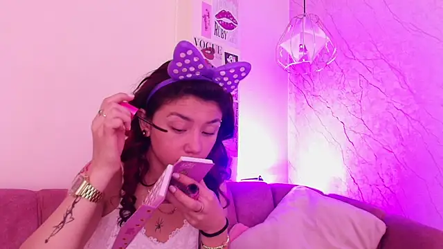 april bennett online show from 10/16/25, 12:17