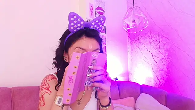 april bennett online show from 10/27/25, 12:31