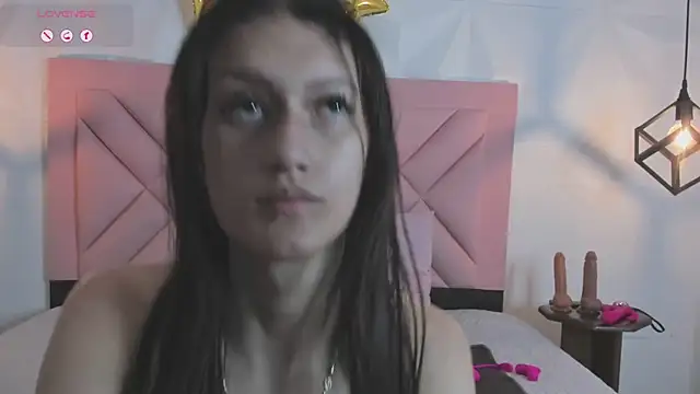 Snapshot of Caroline_daring chatting on 07/06/26, 11:51 Caroline daring online show from 07/06/26, 11:51