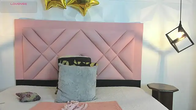 Snapshot of Caroline_daring chatting on 07/09/26, 12:42 Caroline daring online show from 07/09/26, 12:42