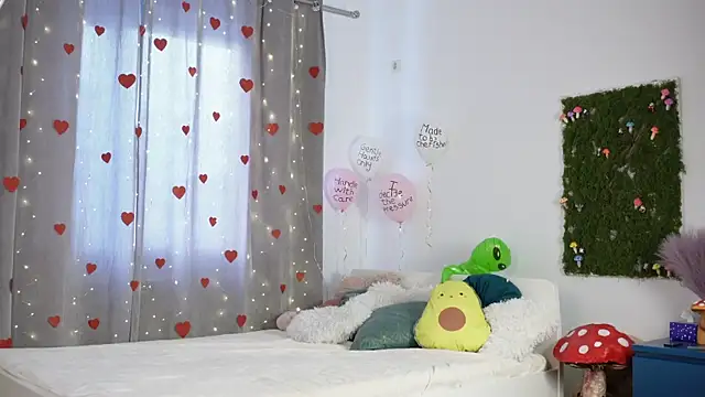 PetiteAlien online show from 02/23/26, 06:33