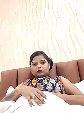 Hot-Pooja25 online show from 03/31/26, 12:38