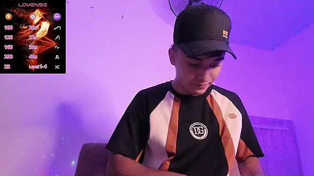 Snapshot of Austin_Cardieff_ chatting on 09/29/25, 08:02 Austin Cardieff  online show from 09/29/25, 08:02