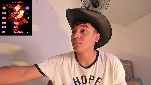 Snapshot of Austin_Cardieff_ chatting on 10/08/25, 07:33 Austin Cardieff  online show from 10/08/25, 07:33