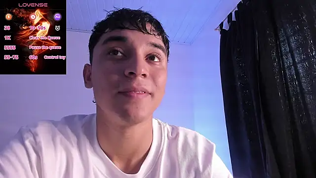 Snapshot of Austin_Cardieff_ chatting on 10/27/25, 08:02 Austin Cardieff  online show from 10/27/25, 08:02