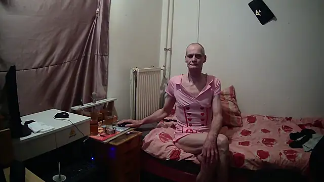 Snapshot of hobybobbi chatting on 10/10/25, 01:15 hobybobbi online show from 10/10/25, 01:15