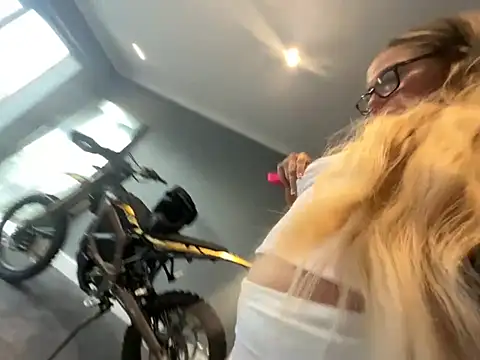 petitelucyXoxx online show from 06/19/26, 07:28