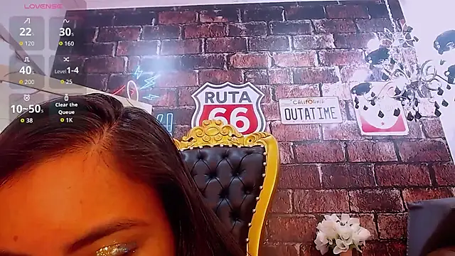 ClaraLara online show from 10/04/25, 12:03