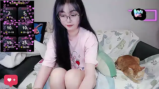 Snapshot of baby-yaya20 chatting on 10/30/25, 11:44 baby-yaya20 online show from 10/30/25, 11:44