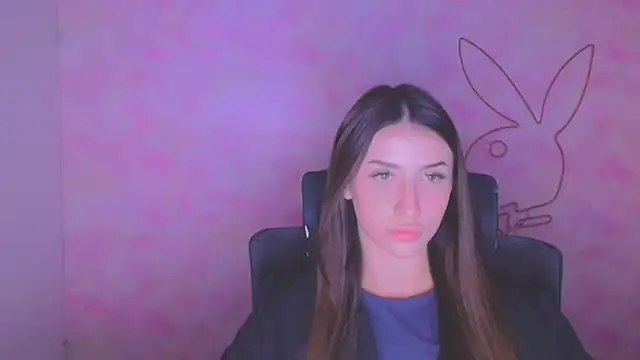 Snapshot of AlisaBubbles chatting on 10/06/25, 04:37 AlisaBubbles online show from 10/06/25, 04:37